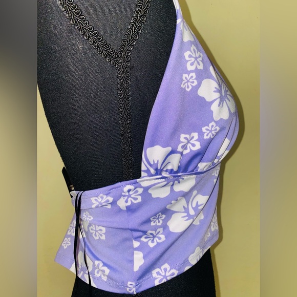 H&M cropped top size L  H&M Divided 
Halter neck Crop top 
In woven fabric - Picture 4 of 13